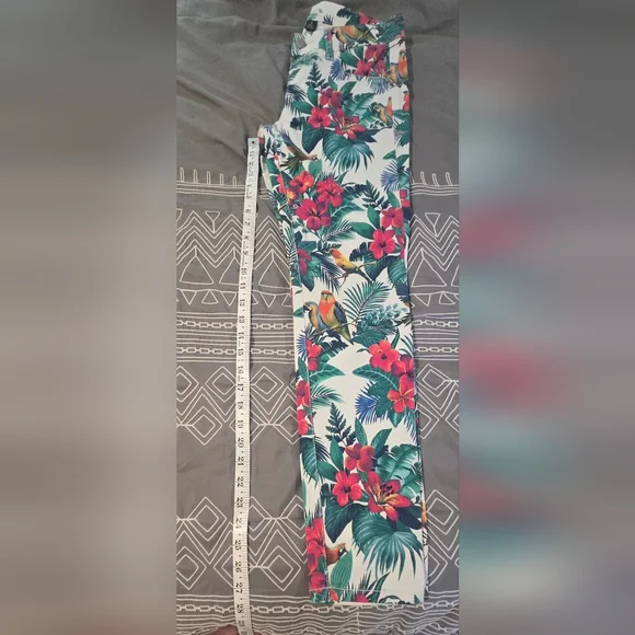 Tommy Bahama Jungle Floral Skinny Jeans Size 0 - Picture 3 of 11